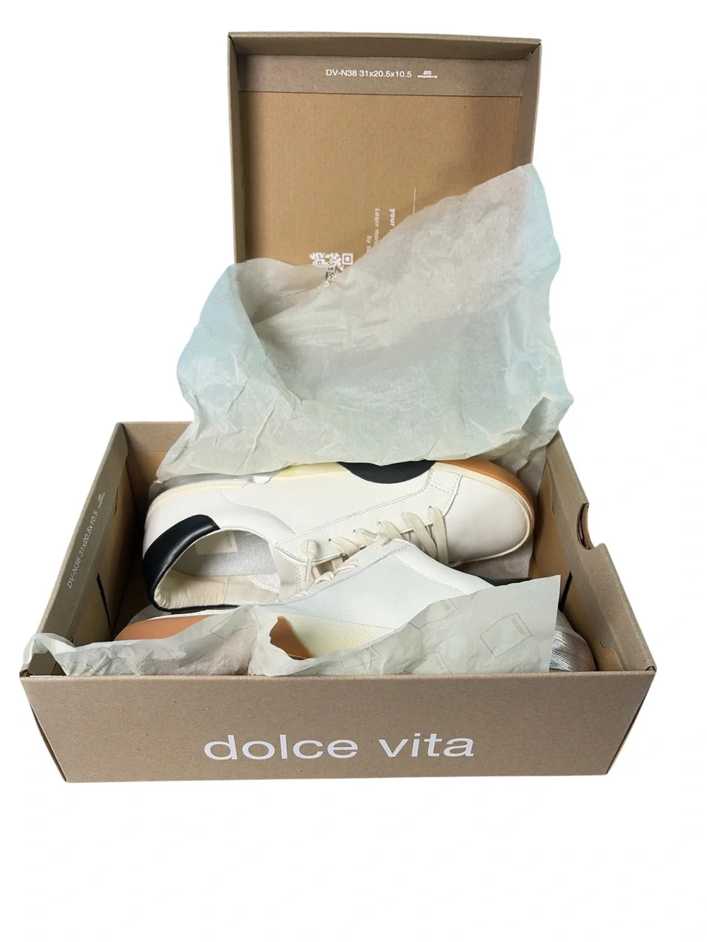 DV By Dolce Vita Womens Helix Casual and Fashion Sneakers 8.5